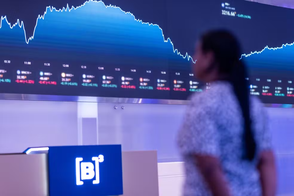 Ibovespa bate recorde e ações disparam após primeiro turno das eleições
